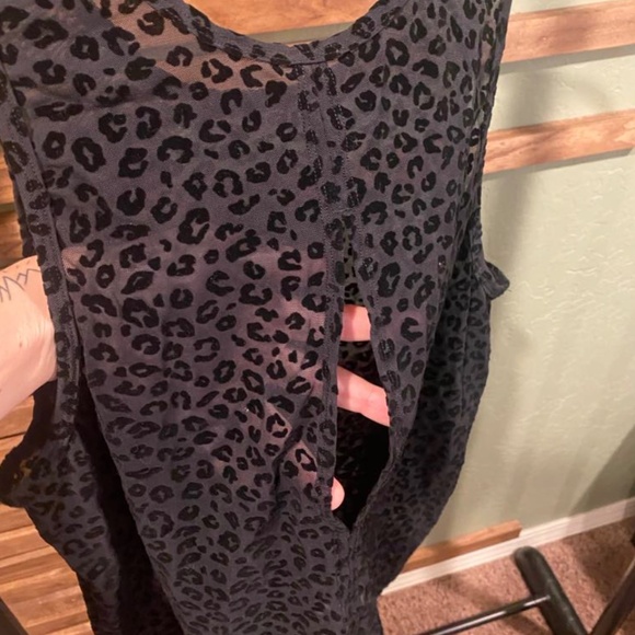 Zyia Black leopard mesh tank - Picture 4 of 7